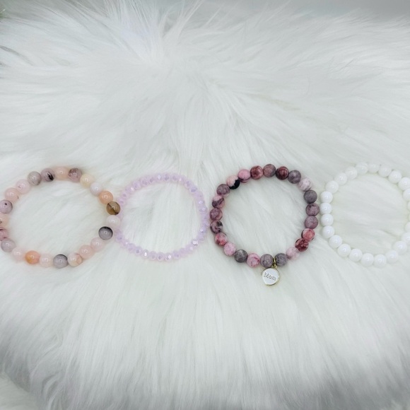 “Mom” Arm Candy Beaded Bracelet - Picture 6 of 7